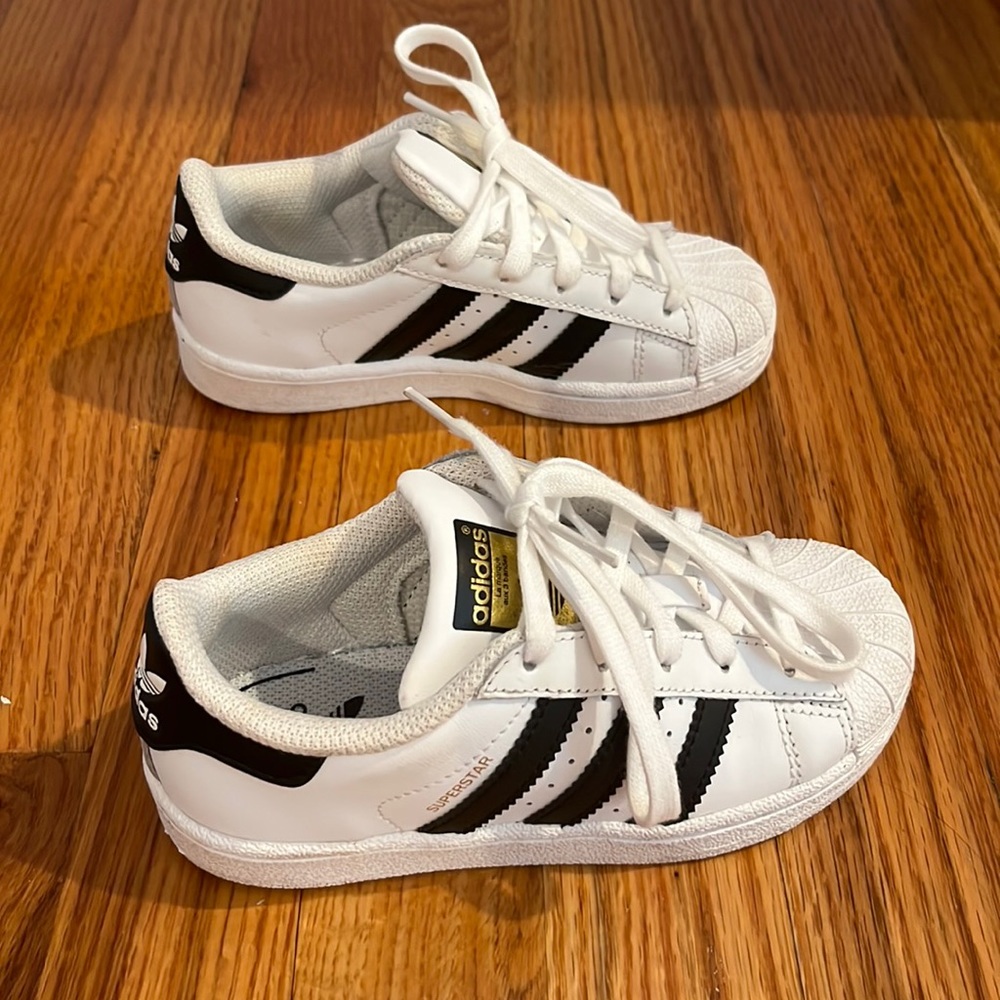 Adias Superstar Unisex Sneaker size 10.5.